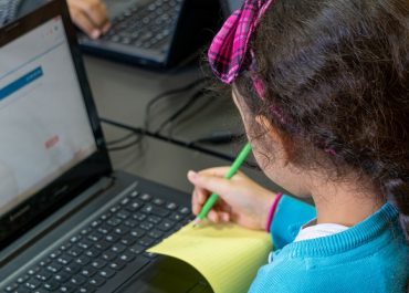 Conozca los criterios para la entrega de m&aacute;s de 83 mil computadores a estudiantes de 750 sedes educativas de colegios p&uacute;blicos en Colombia